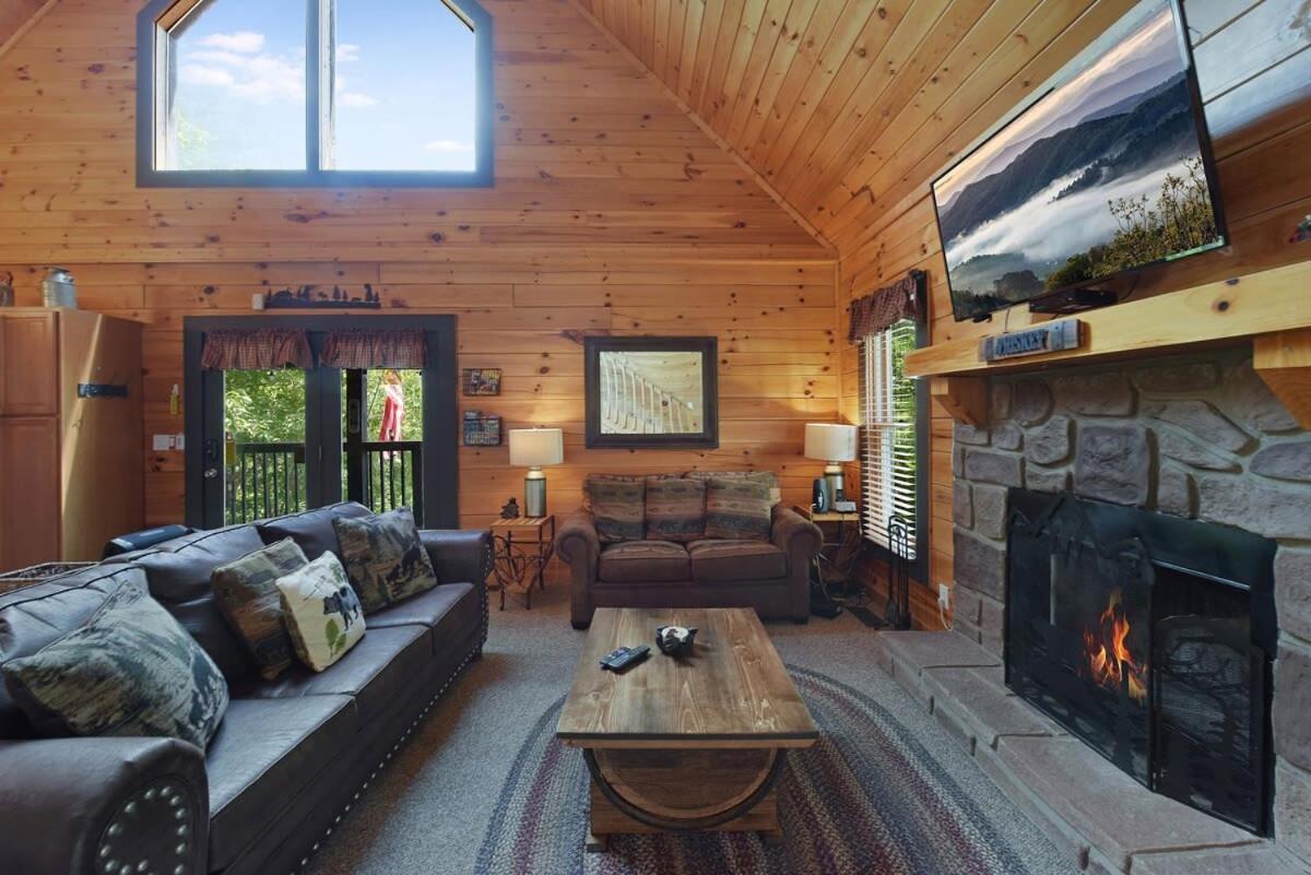 Ryes And Shine Bootlegger'S Cabin! Hot Tub* Pool* Arcade* Billiards *Ev * Pet Friendly Sevierville Εξωτερικό φωτογραφία